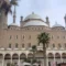 Mohammed Ali Moschee Kairo von außen mit Kuppeln und Minaretten.