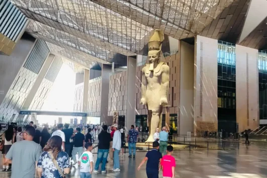 Großes Ägyptisches Museum private Tour mit der Statue von Ramses II.