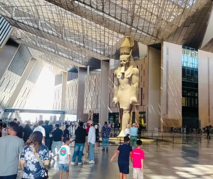 Großes Ägyptisches Museum private Tour mit der Statue von Ramses II.