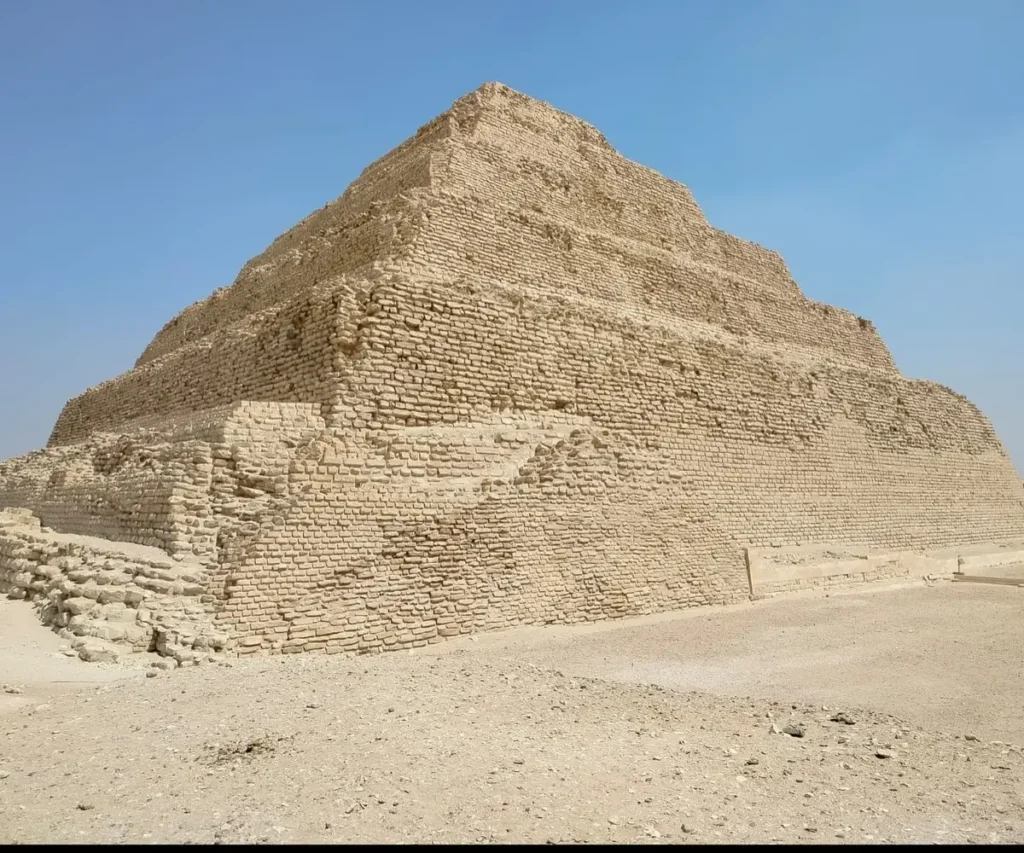 Sakkara Pyramide – die Stufenpyramide des Djoser in Ägypten.